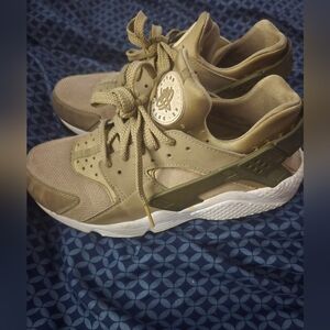 Nike Huarache Olive Green/Tan 8 Men's
